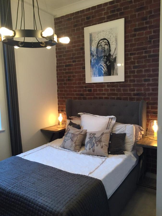 Spacious 1 Bedroom Split Level Old Pub Conversion Tower Bridge Лондон Екстер'єр фото