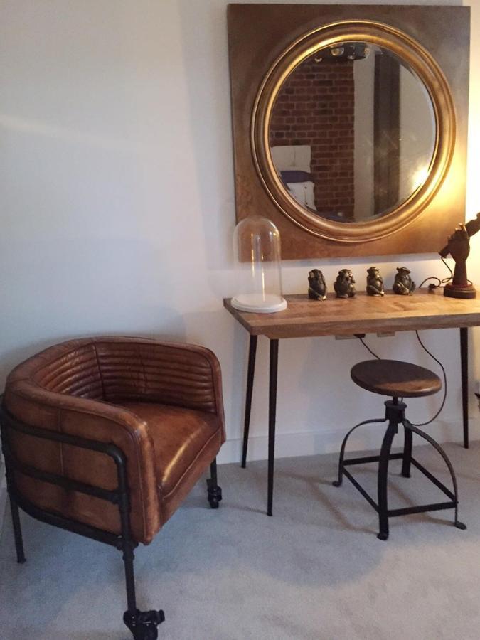 Spacious 1 Bedroom Split Level Old Pub Conversion Tower Bridge Лондон Екстер'єр фото