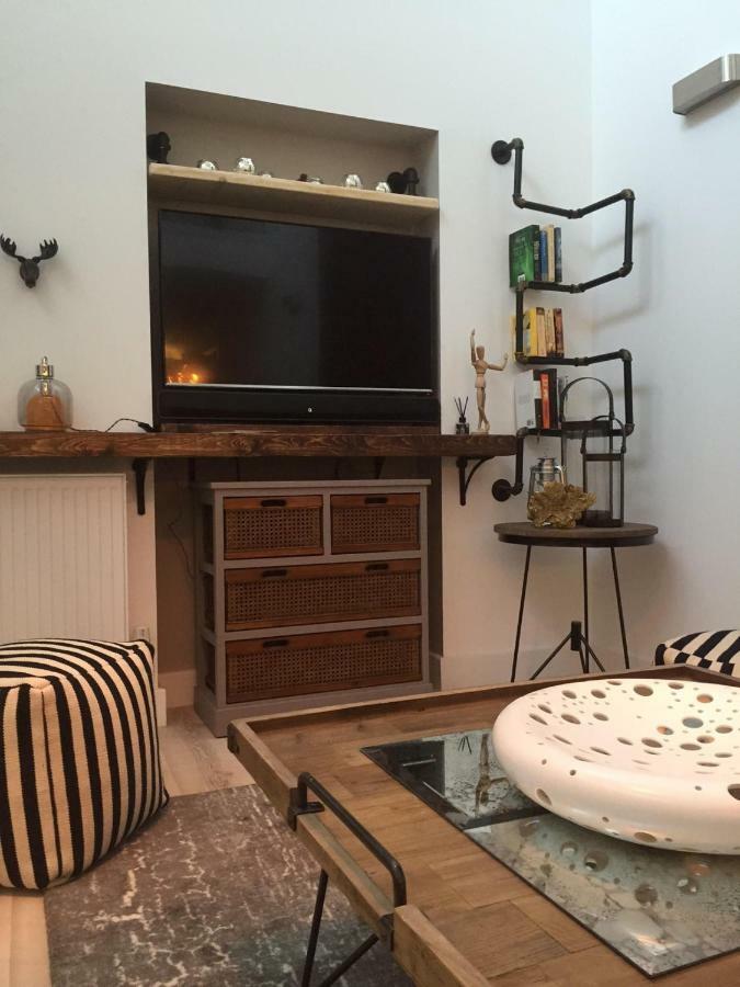 Spacious 1 Bedroom Split Level Old Pub Conversion Tower Bridge Лондон Екстер'єр фото